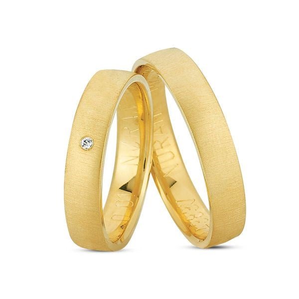 Eksklusive Nuran vielsesringe i 14 karat guld med mat overflade og 1 diamant 0,01 ct i damering.
